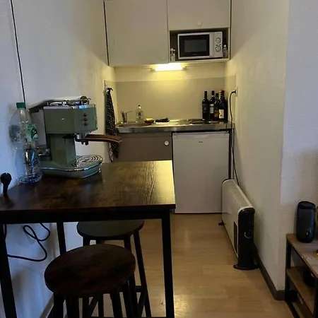 Inviting 1-bed Studio In 아파트 *
